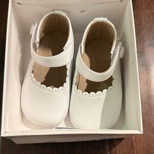 Elephantito Scalloped White Kids Dress Shoes